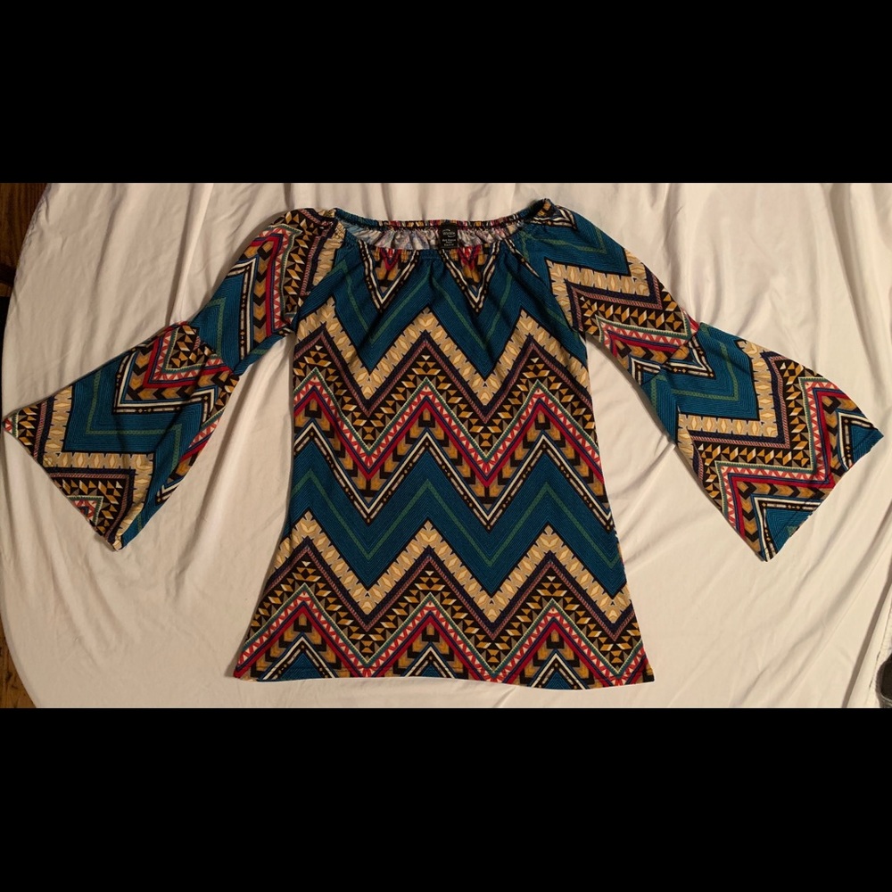Win Win Bell Sleeve Tunic